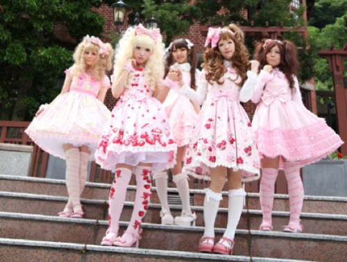 Click image for larger version

Name:	lolita style japan.jpg
Views:	84
Size:	91.4 KB
ID:	72