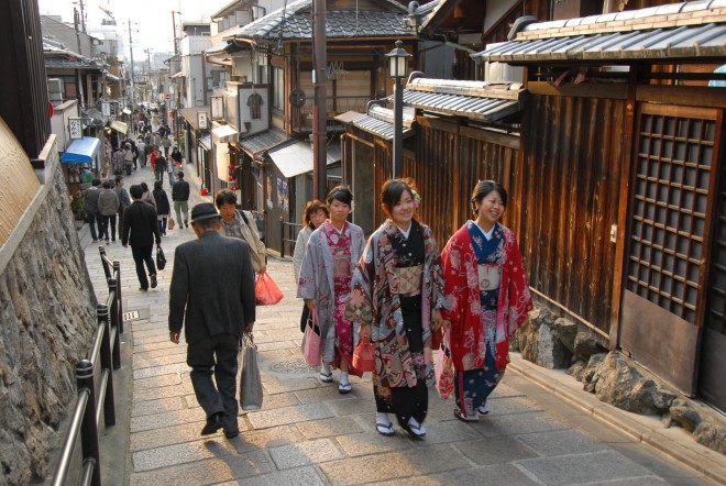 Click image for larger version

Name:	kimono kyoto.jpg
Views:	95
Size:	115.2 KB
ID:	198